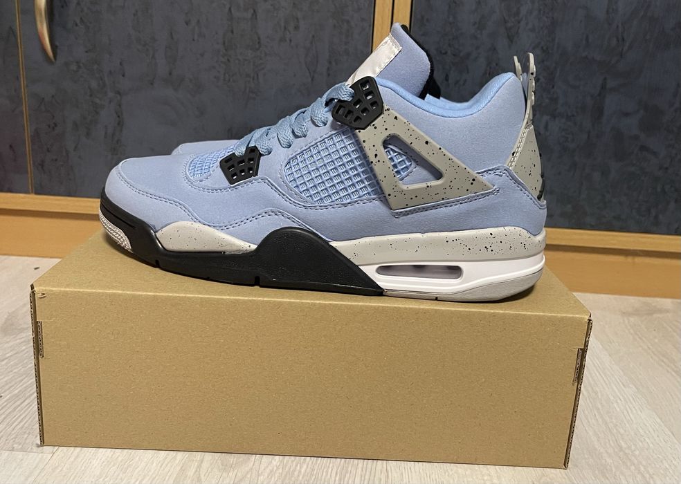 Jordan 4 Retro University Blue