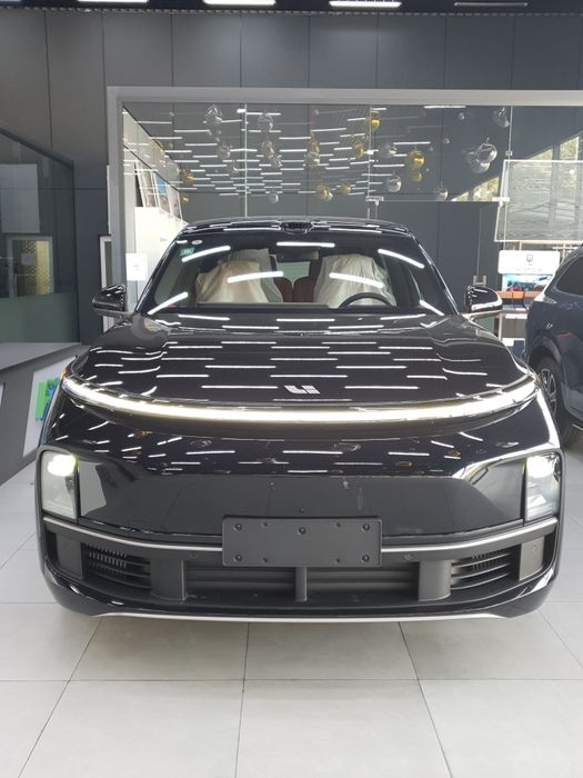 Lixiang Li9 Ultra. 2025. Restyling. Hybrid