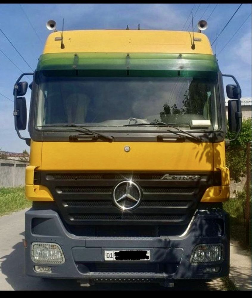 Mersedes Benz Actros tyagach sotiladi.