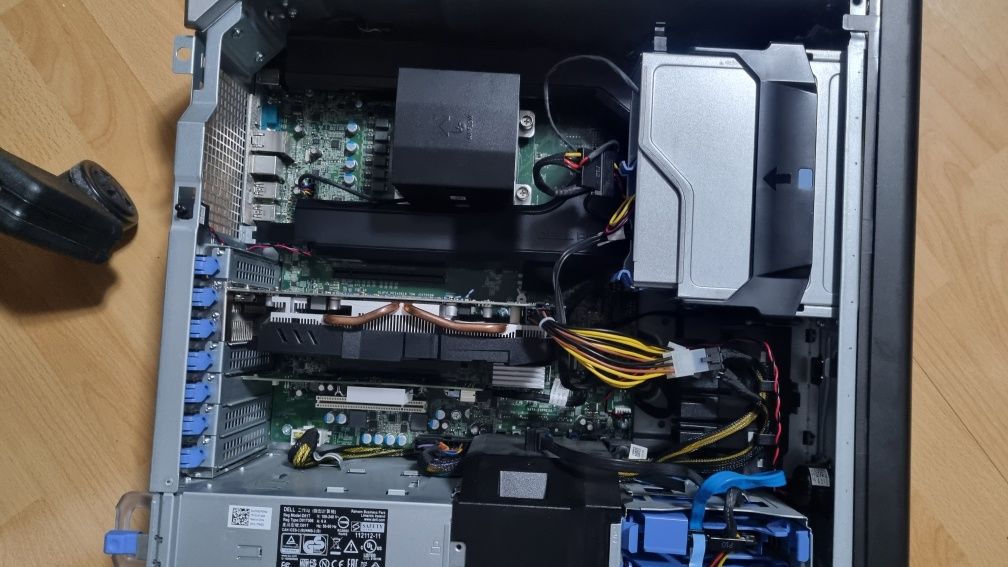 Unitate PC Dell T5810 Xeon E5 2630 v4/16GB RAM/rx580 8GB/256SSD/2.4TB