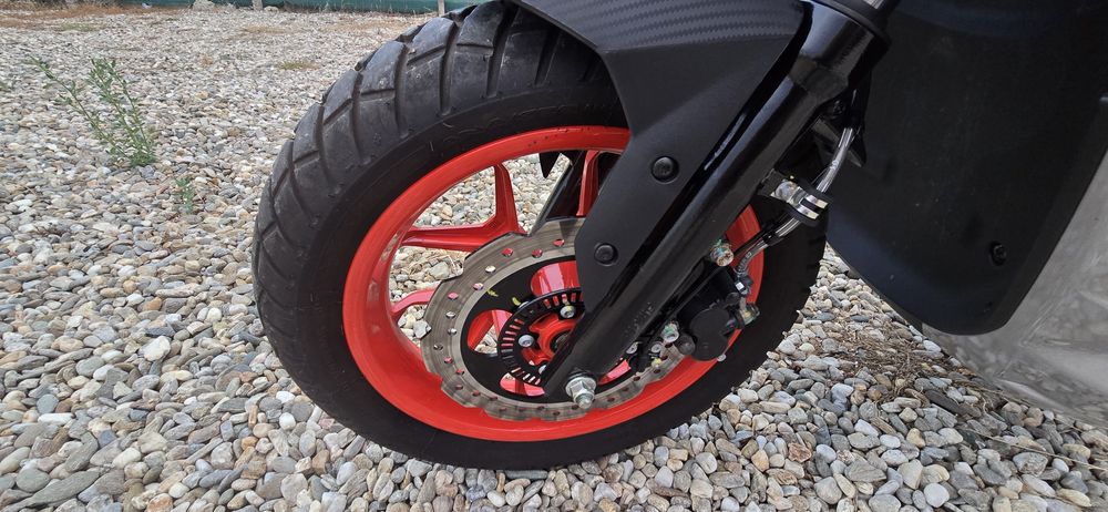 Aprillia SR GT 200