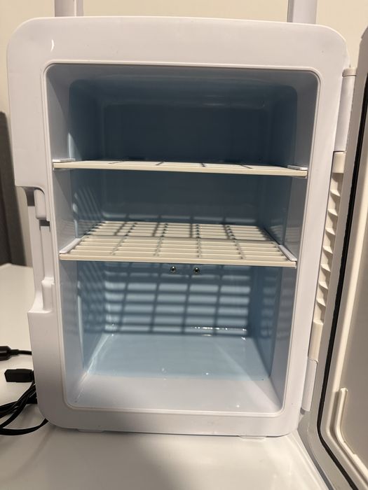 Mini frigider auto 12V 10Litri capacitate