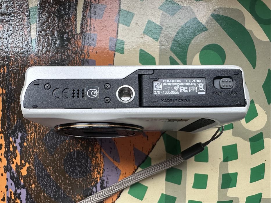 CASIO EXILIM EX-ZR100 Digital Compact Camera retro