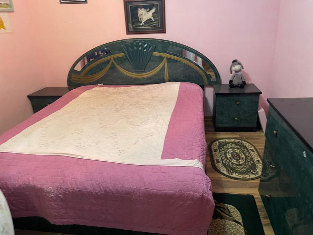 Продается спальный гарнитур