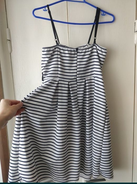 Vand rochie bleumarin cu alb