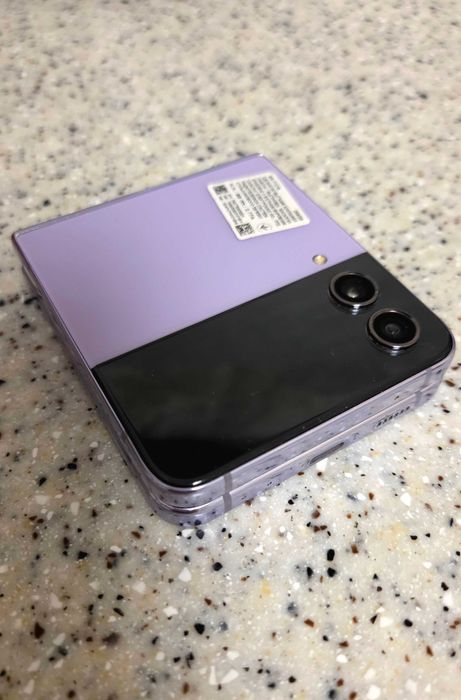 Samsung Galaxy Z Flip 4