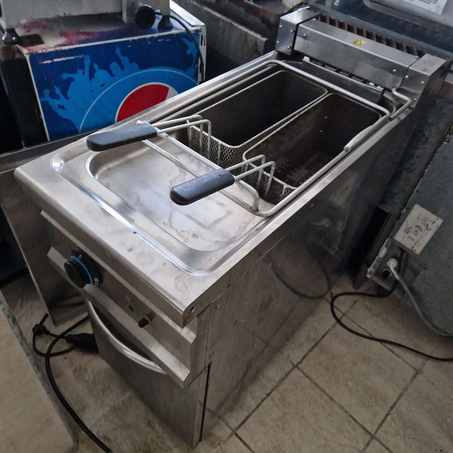 Friteuza inox de banc, capacitate mare, la 380v