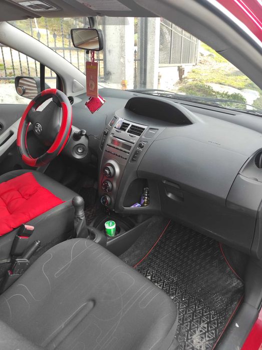 Продавам Тойота Ярис 2009 в много добро състояние