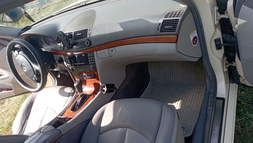 Vând sau schimb Mercedes Benz E
