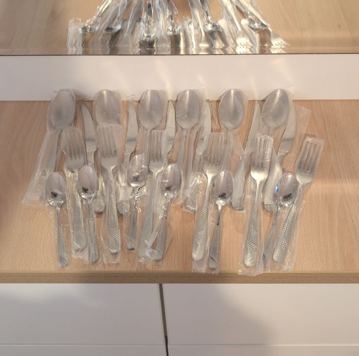 Set tacâmuri din inox aurite