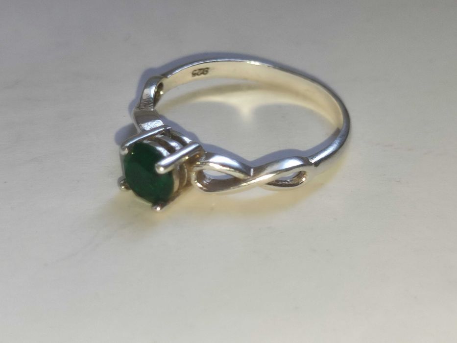 Колечко серебряное с камнем ДЕМАНТОИД, разм.18