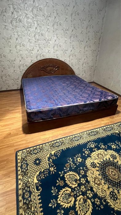Кровать с матрасом