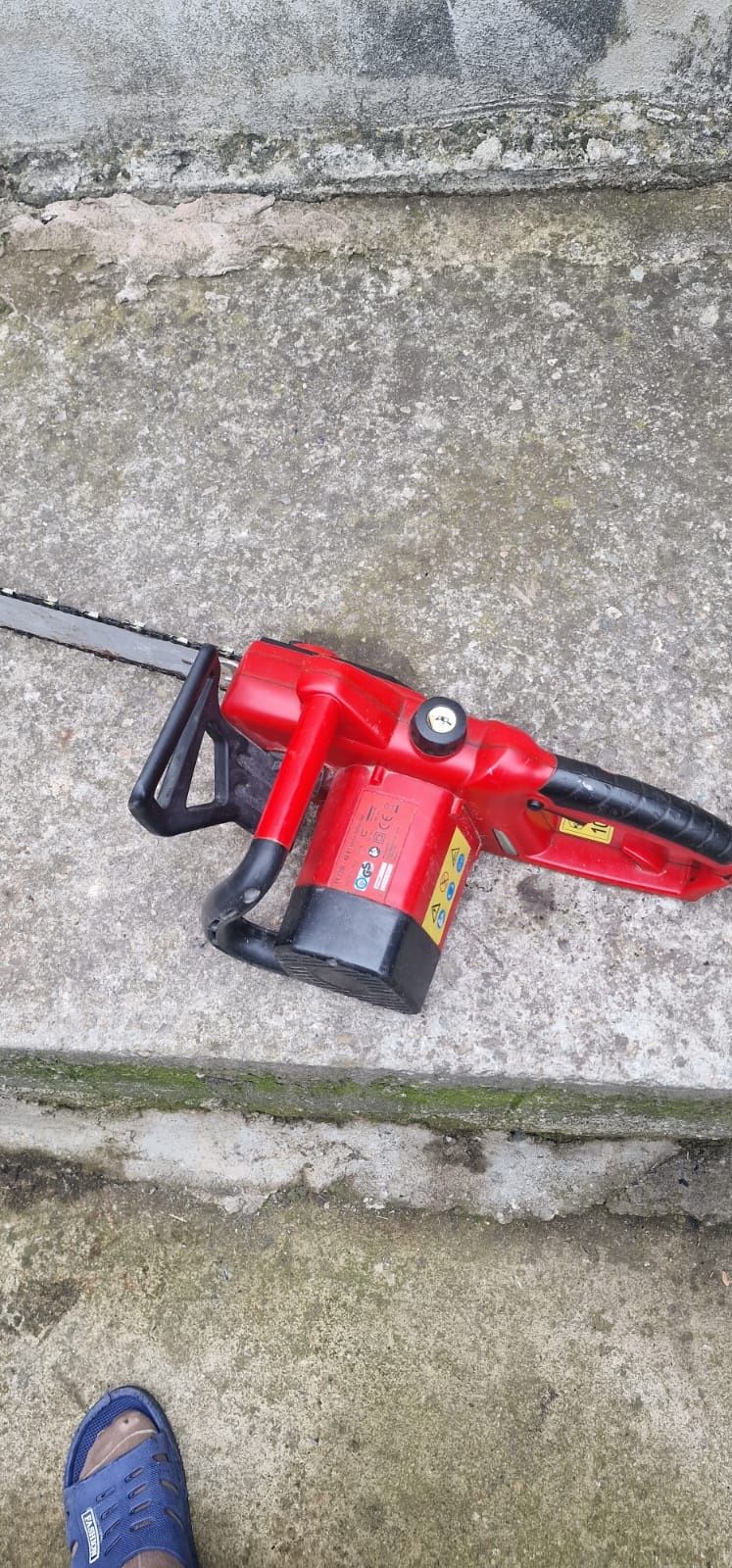 Vând drujba electrica pentru piese