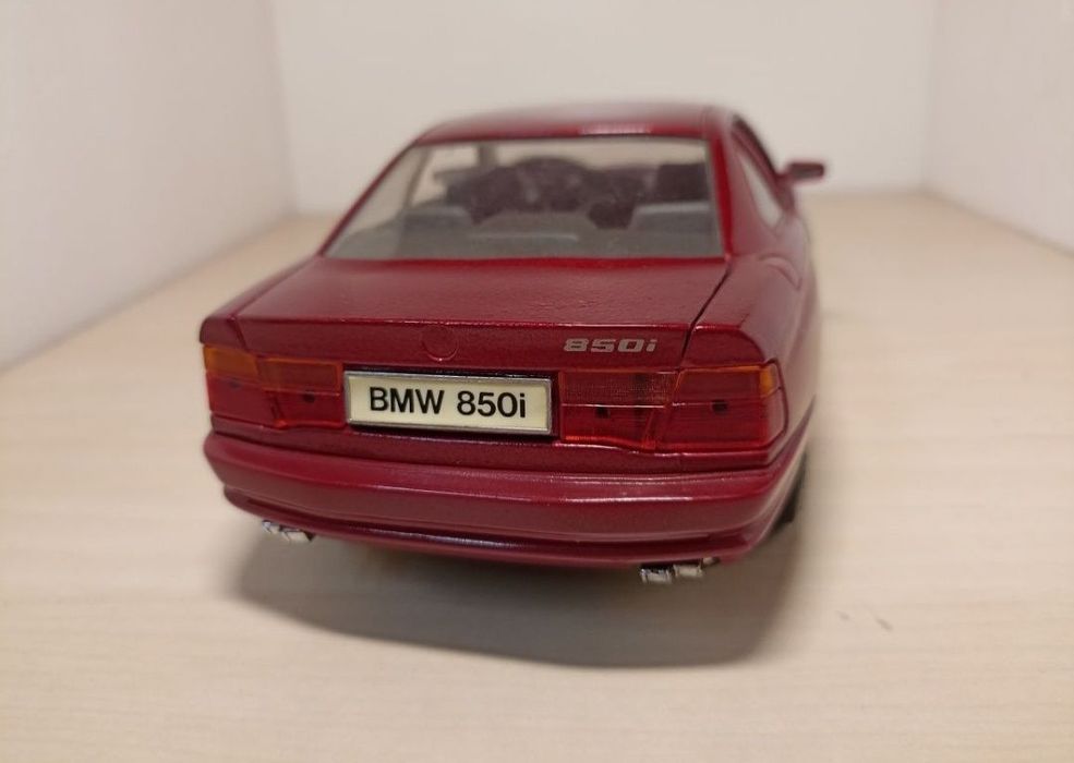 BMW 850i 1:18
Scara 1:18
Produs de maisto 

Pozele reflectă realitatea