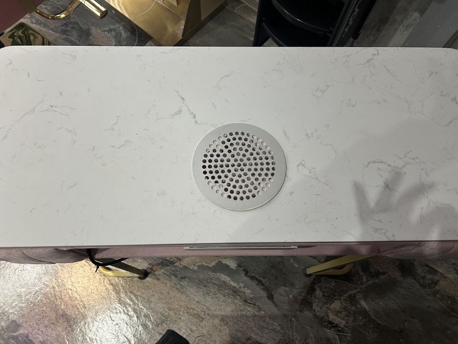Masa pt manichiura cu aspirator inclus