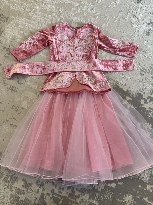 Продам казахский костюм на девочку