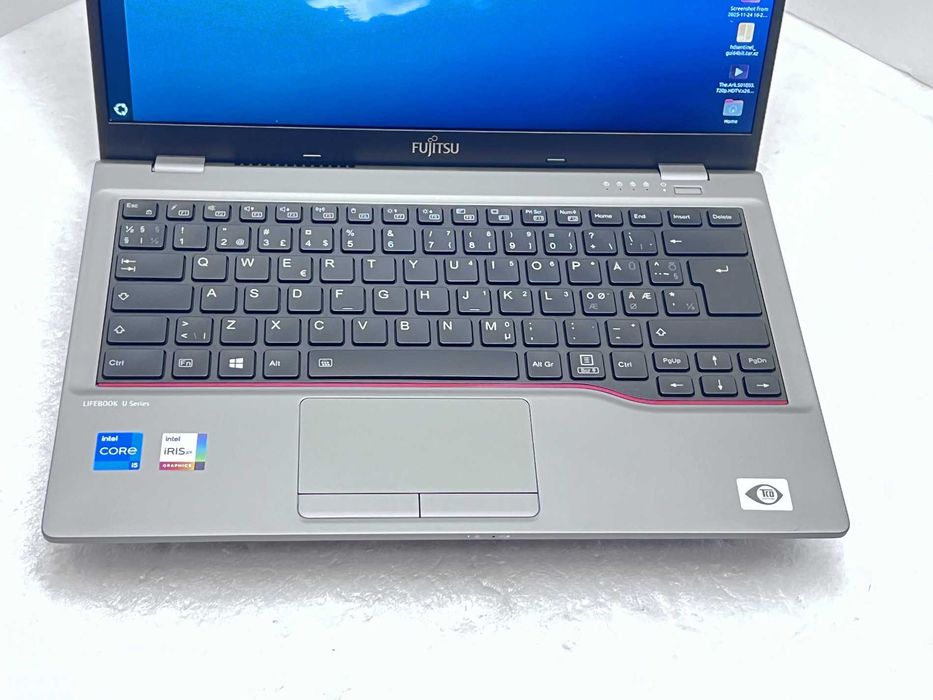 Fujitsu LIFEBOOK U7411 14" i5-1135G7 16GB 260GB/ с Гаранция/ Отличен