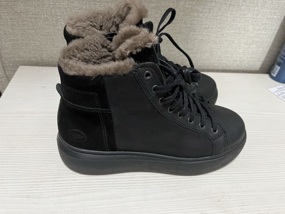 Продам ботинки зимние