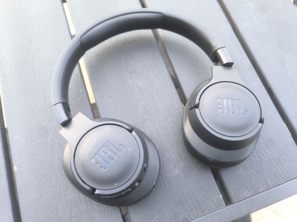 Слушалки JBL Tune 700 Bluetooth