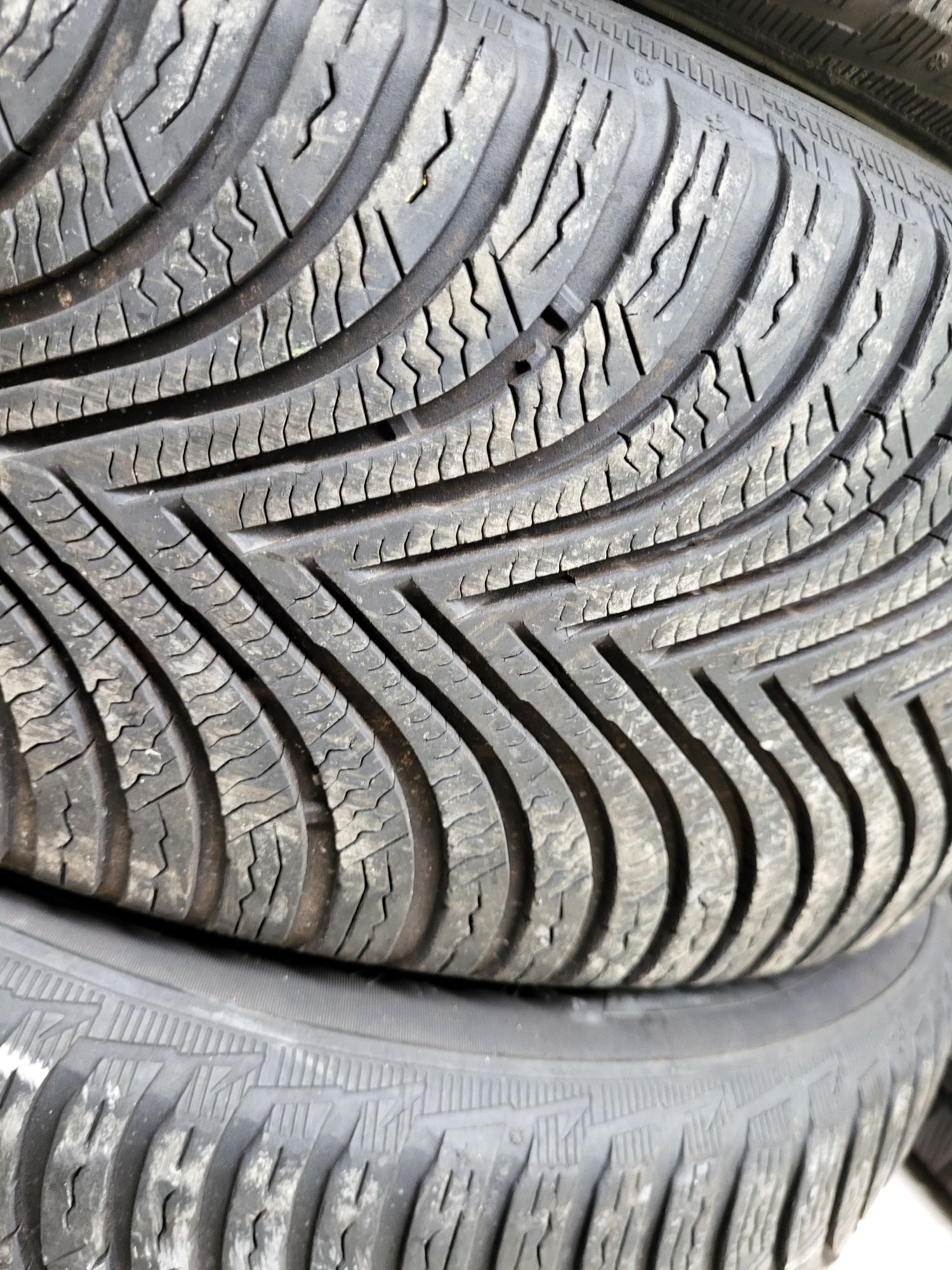4 бр зимни 225/55/17 Michelin