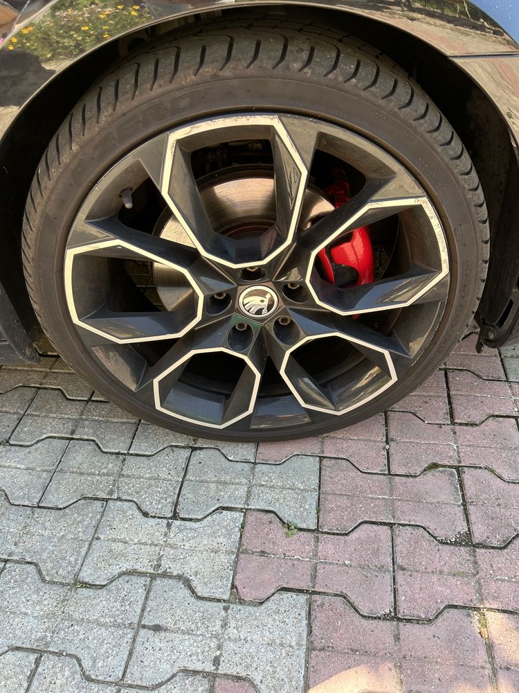 Jante Skoda Octavia RS XTREM cu anvelope Pirelli