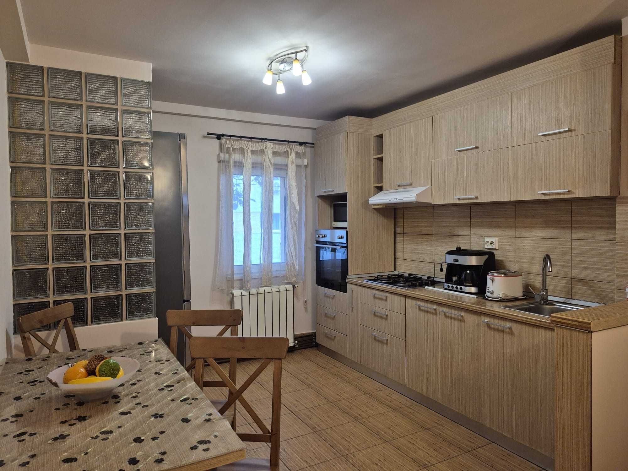 Inchiriere apartament 3 camere zona Lipovei