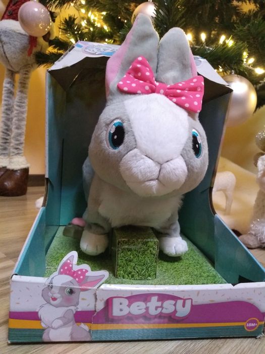 Интерактивно зайче Betsy