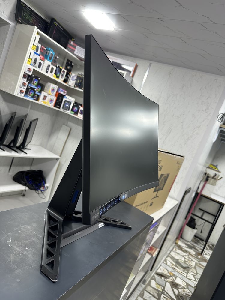 Lenovo Legion R27fc-30