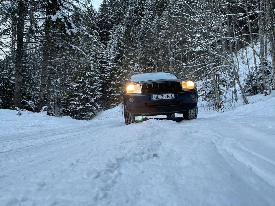 Vând Jeep Grand Cherokee