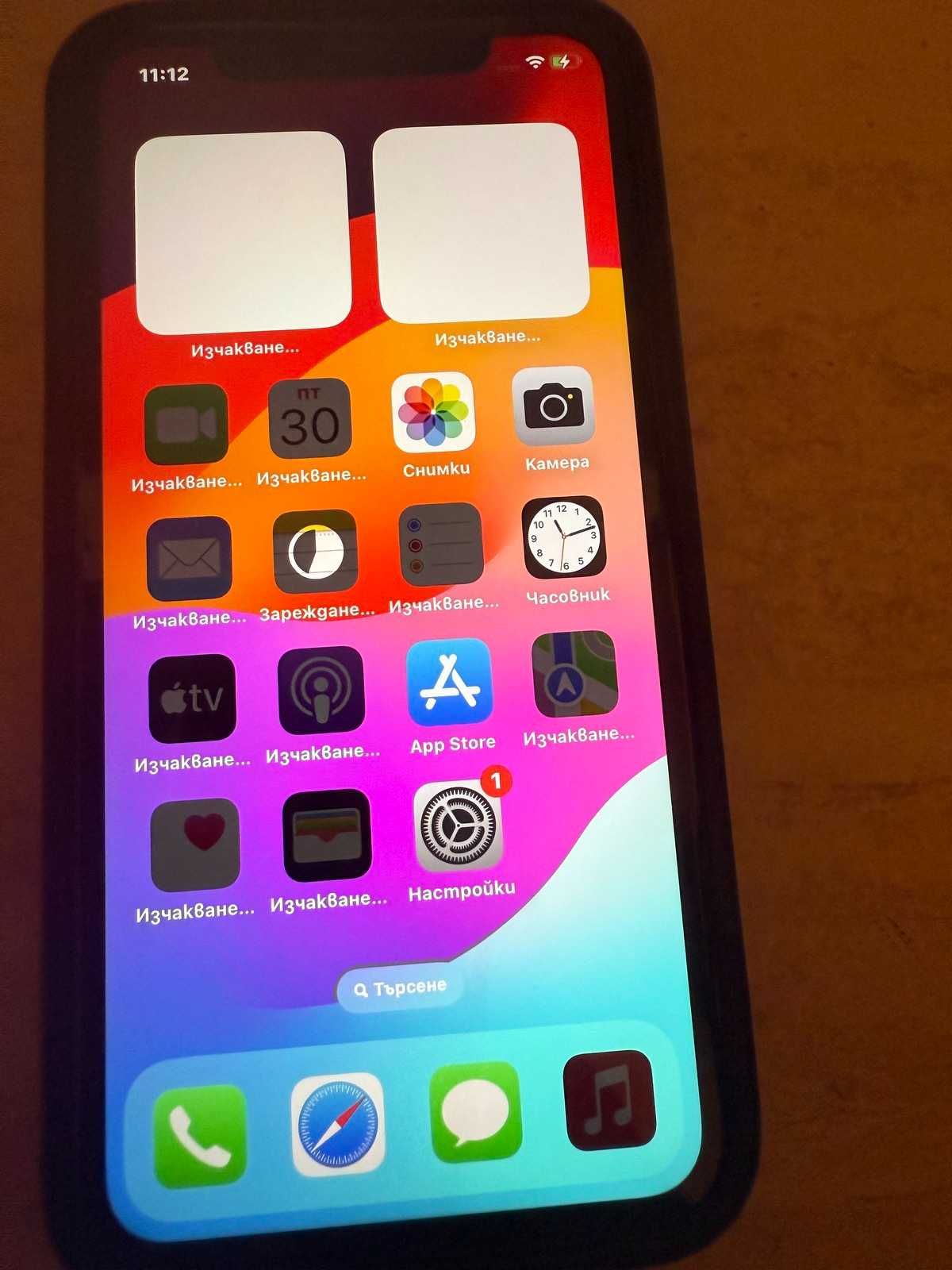 Iphone 11 pro + Калъфи за него