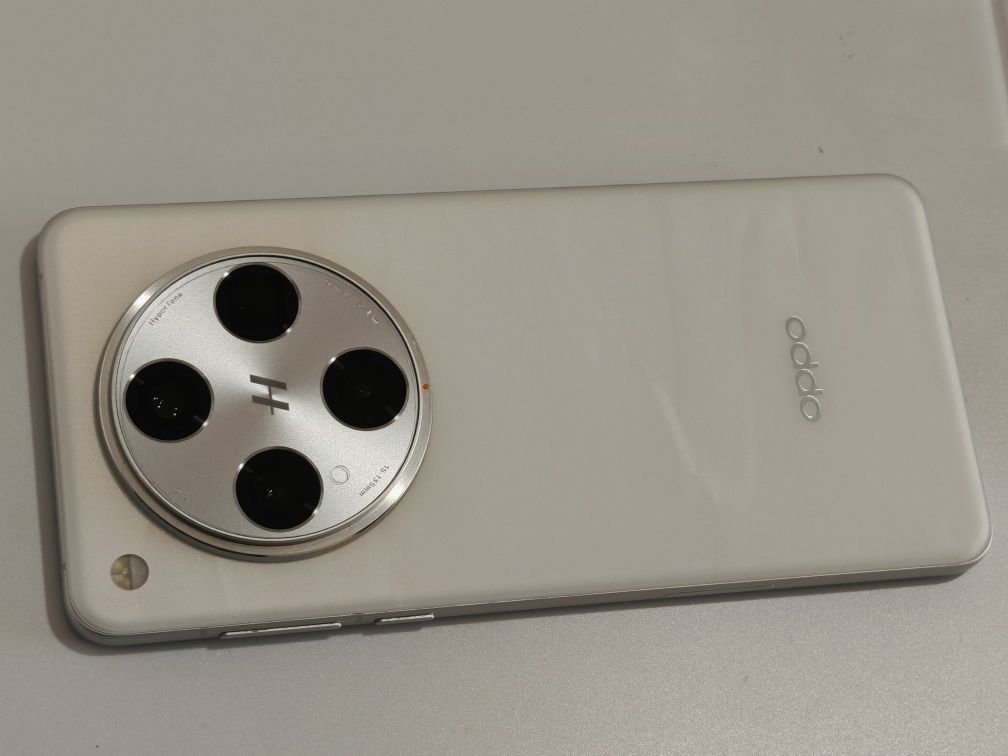 Продавам oppo find x8 pro 16/512 white