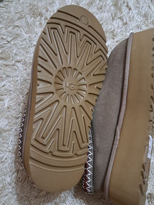 Papuci UGG cu blanită