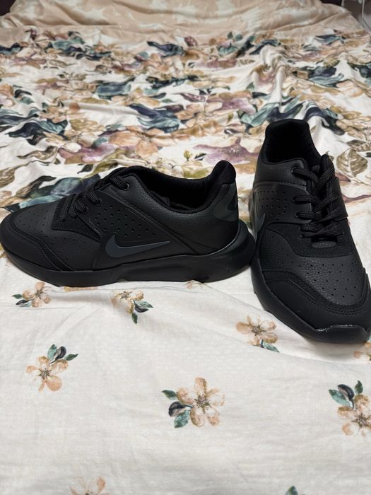 Черни мъжки маратонки Nike