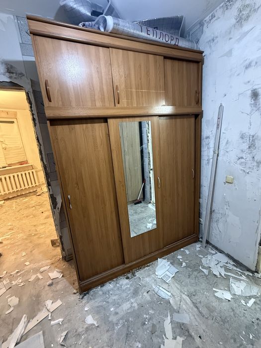 Шкаф купе с зеркалом