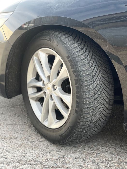 Malibu 2 avtomobili sotiladi !