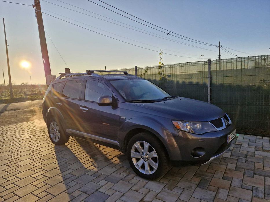 Vând Mitsubishi Outlander – 2.2 Diesel, 4x4, 7 locuri