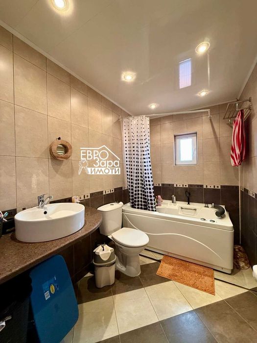 Масивна, обзаведена къща, с панорамна гледка в с.Змейово