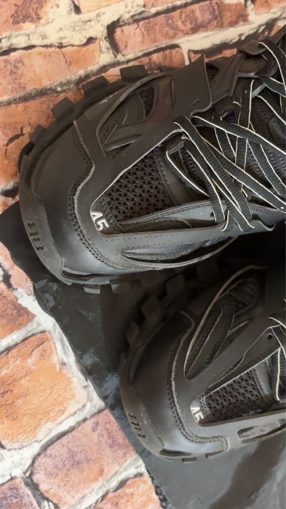 Balenciaga track | black 45