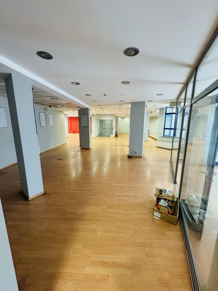 Дава се под наем Магазин в Кюстендил, Център - 220 кв.м за 2193 € - Снимка #5
