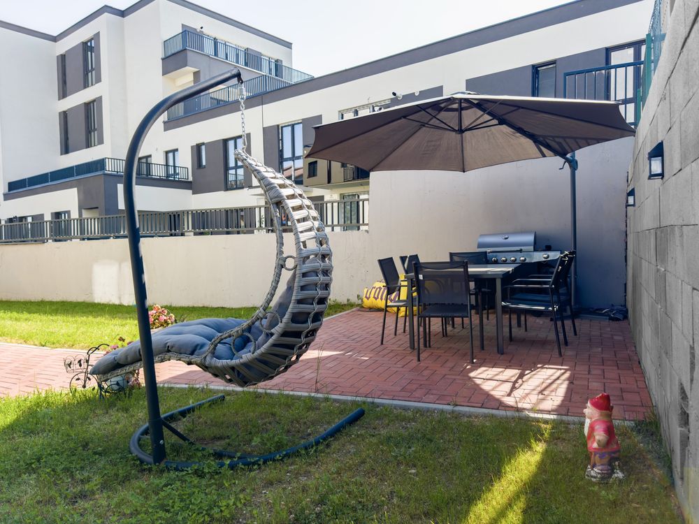 Vand apartament 3 camere cu gradina in zona vivo