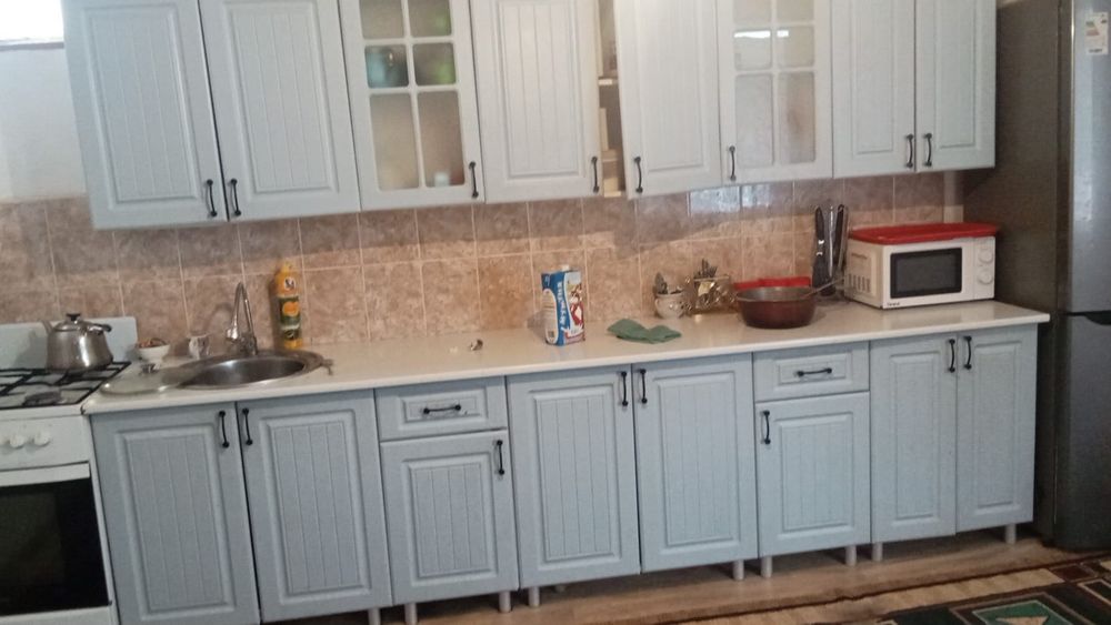 Кухня мен кілем диван есік сатылады