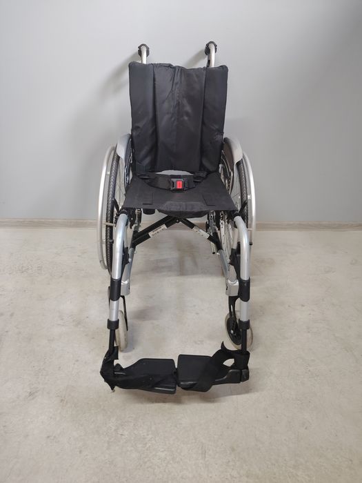 Carucior cu rotile pliabil/fotoliu rulant persoane cu dizabilitati.040