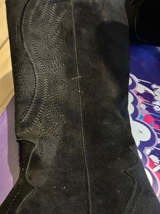 Cizme de cowboy brodate din piele întoarsă artificială