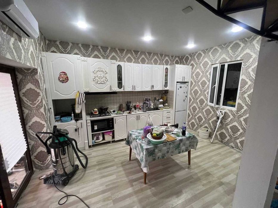 СРОЧНО! Евро-дом 7 комнат 6 соток в Чирчике, район Пятьсотки!