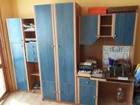 Продавам много шкафове и гардероби