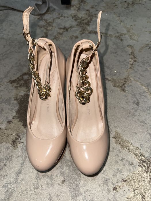 Туфли на каблуке