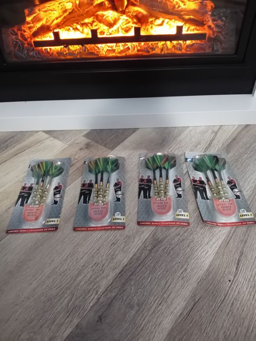Vând seturi de sageti Darts - noi cu eticheta, firma Unicorn