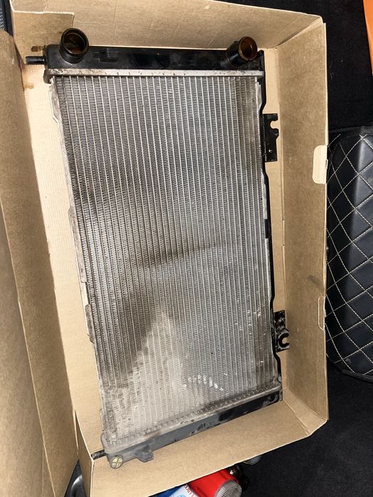 Продам радиатор на приору с кондером