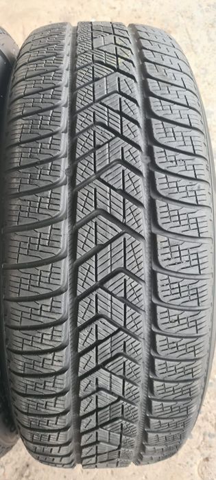 2 anvelope iarna Pirelli 235/60/19,dot 2024.Pretul este pe bucata.
