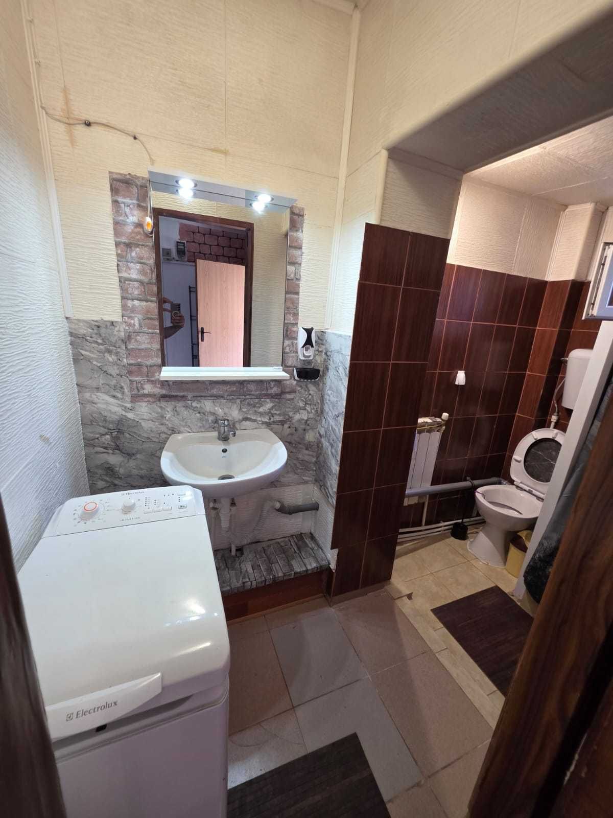 închiriat garsoniera la casa cu gradina.
